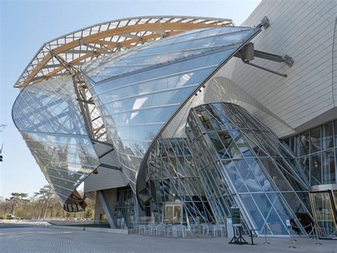 louis vuitton foundation architectural style.